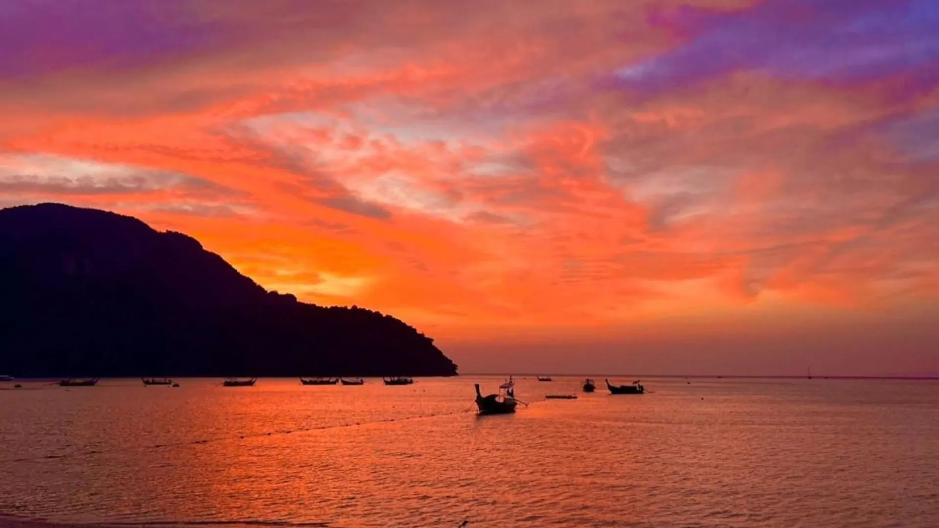 Blanco Beach Bar Hostel Phi Phi Thailand